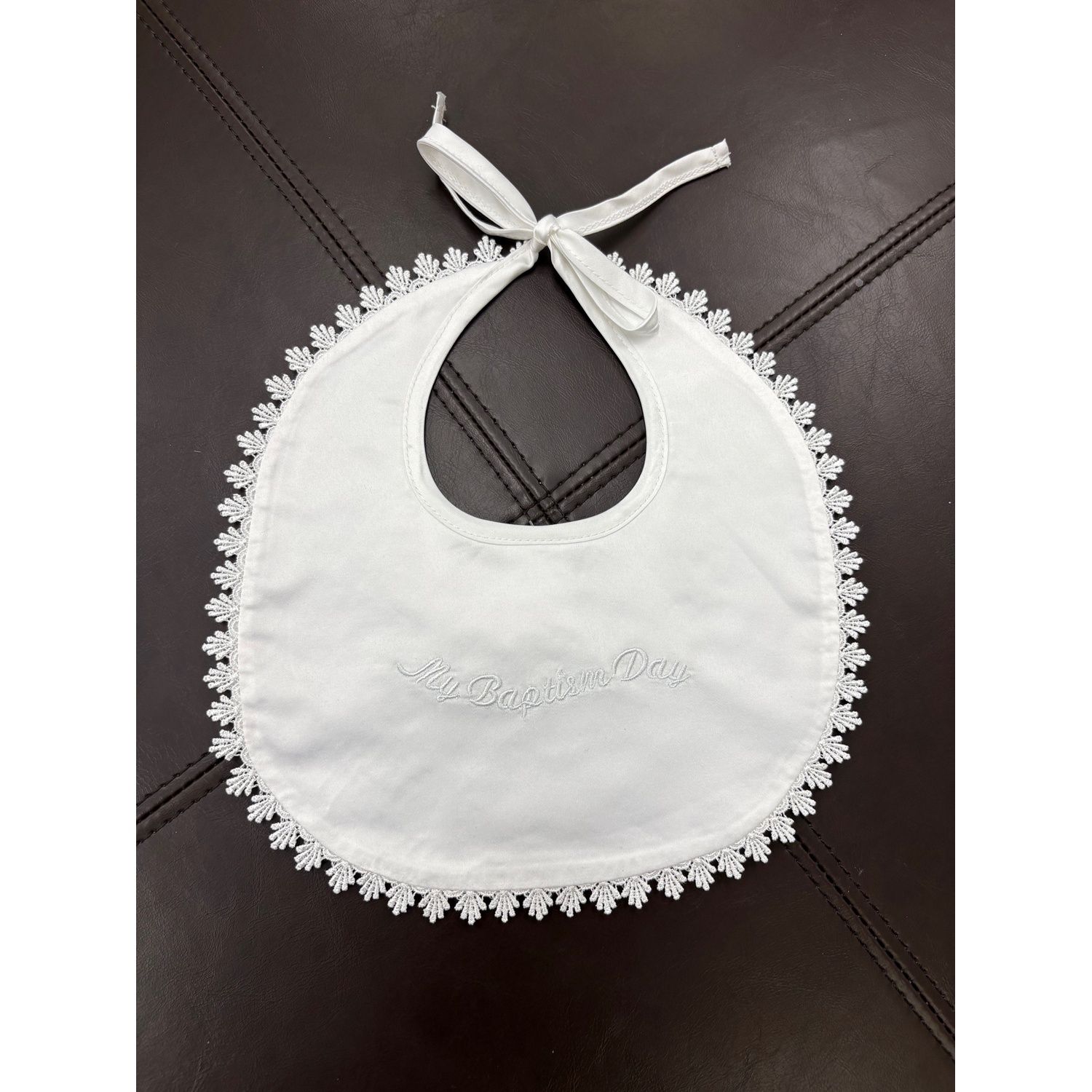 MBD WHITE BIB LACE TRIM SATIN / 0