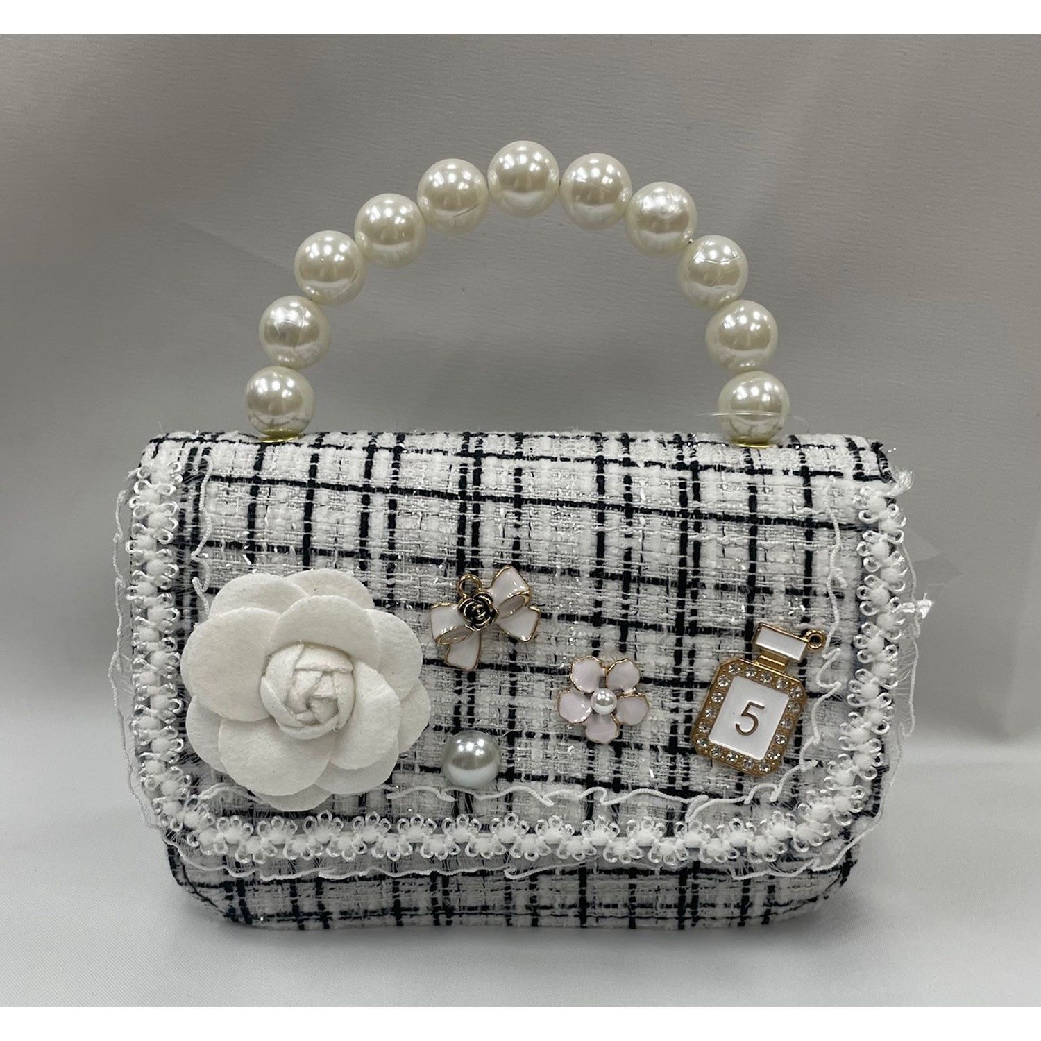 Z11919ZER / TWEED PURSE BLACK & WHITE TRIM CHARMS