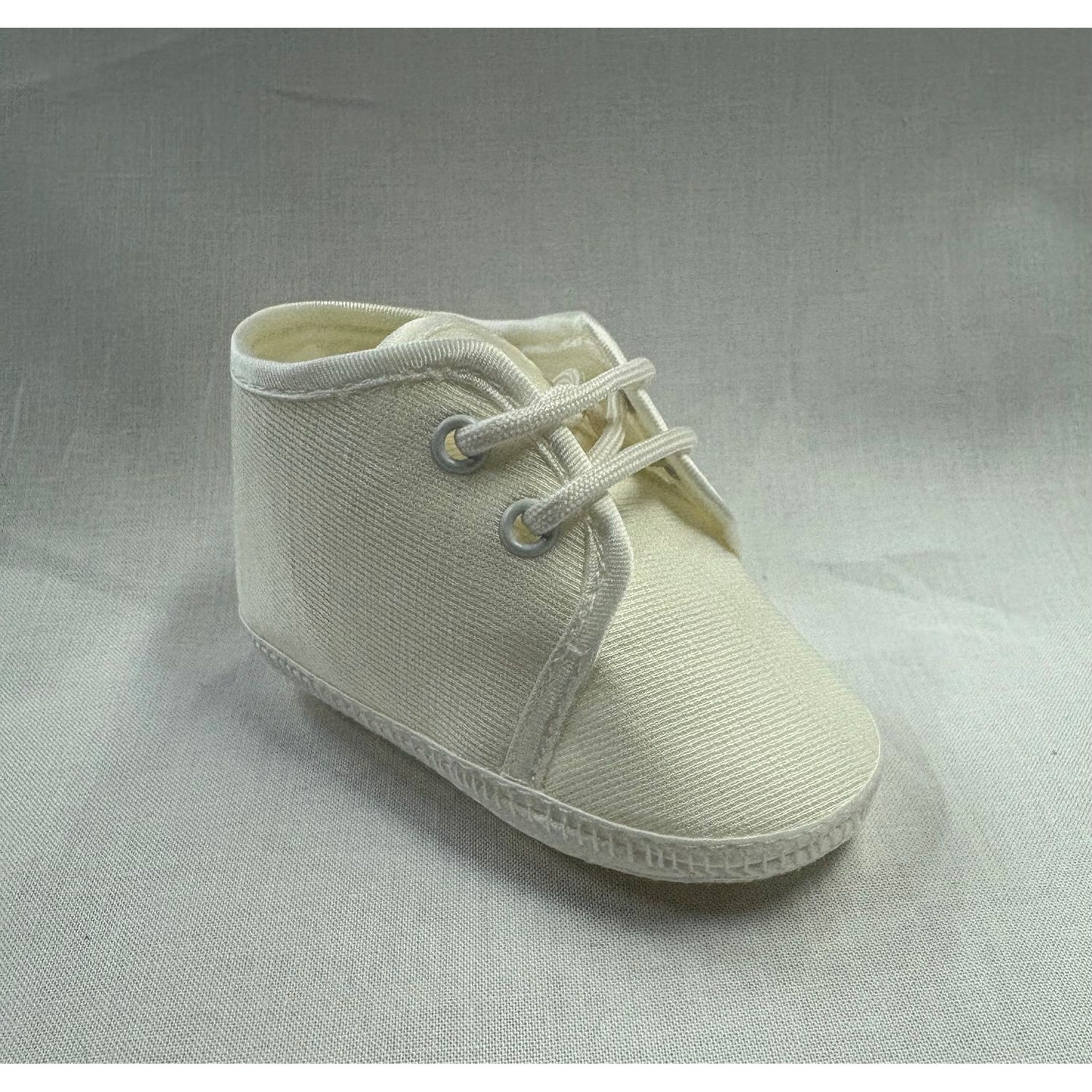 CREAM SHOE WITH LACES SATIN TRIM / AP2634/SC/94