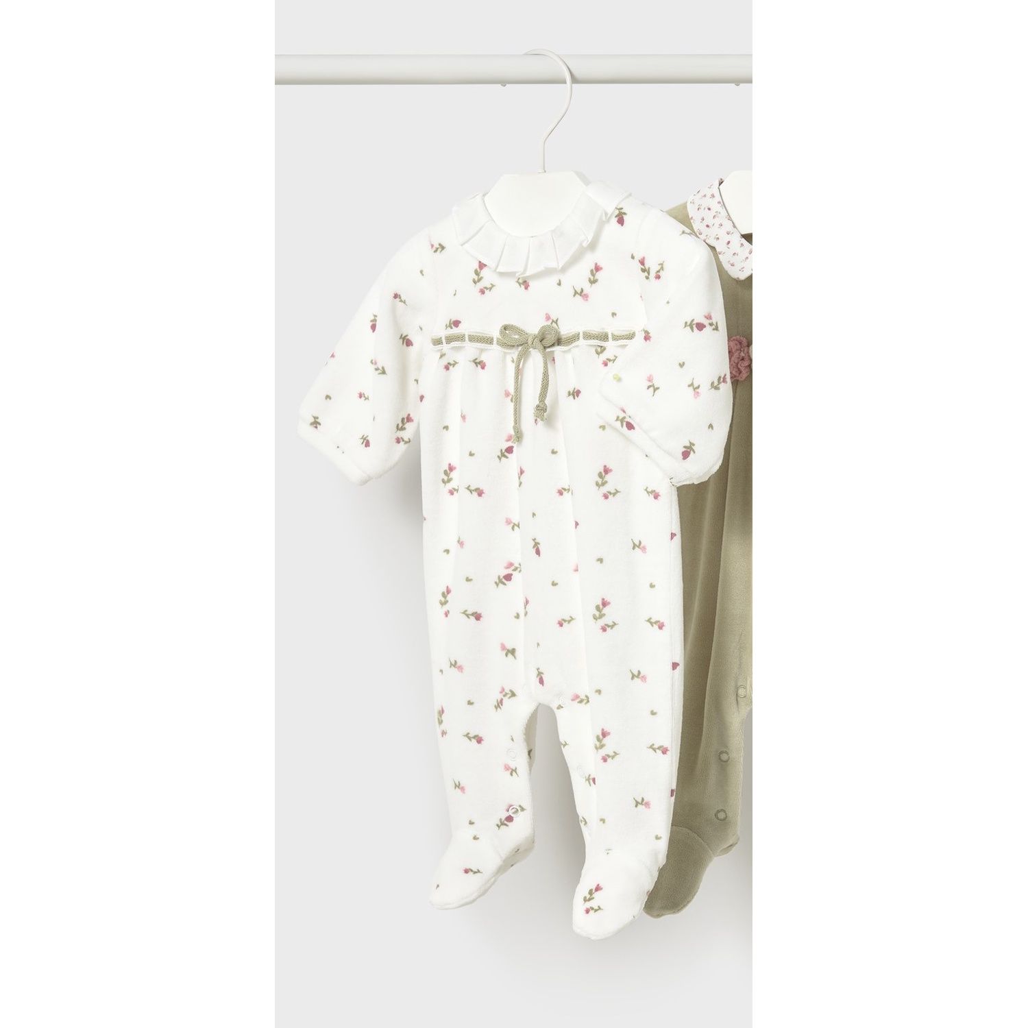 WHITE VELOUR SLEEPER PINK ROSES PRINT GREEN BELT / 2752-077A