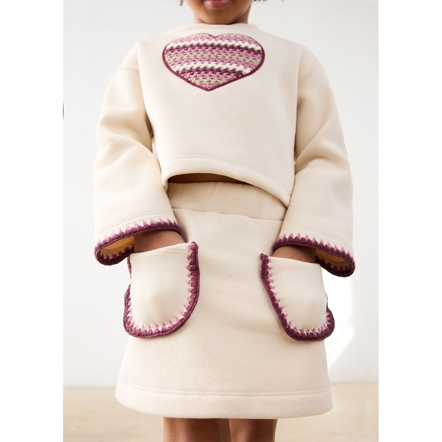 2PC BEIGE FLEECE SKIRT SET LILAC HEART APPLIQUE / 4932-052, Size: 2