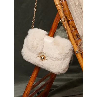 CREAM FAUX FUR HANDBAG GOLD CLOSURE / 5931-094
