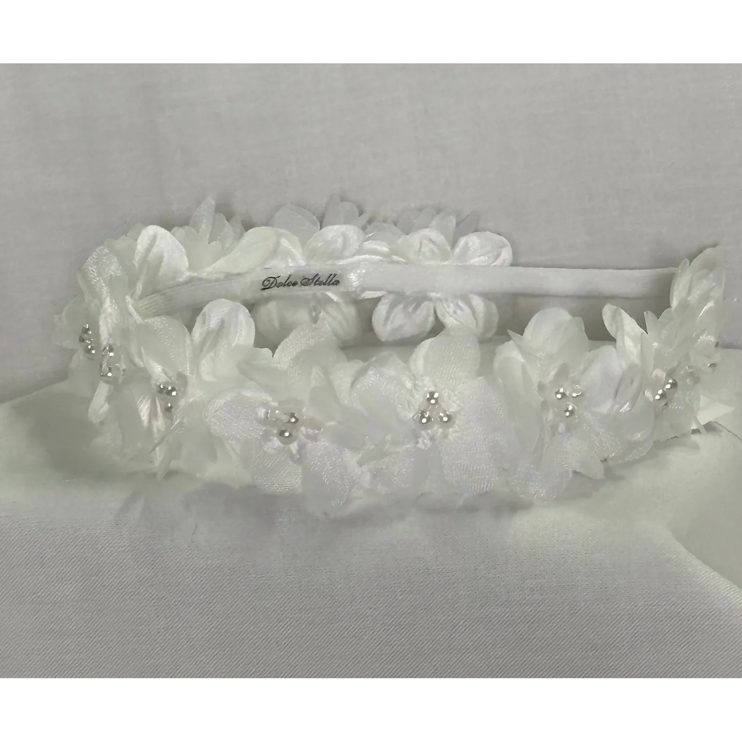 OFF WHITE DAISY HEADBAND FLOWERS WITH PEARL CENTRE / 0
