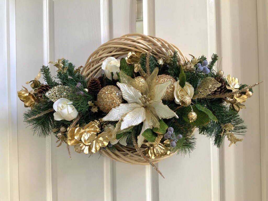 Ivory gold luxe Wreath w/ Gold Cream Poinsettia