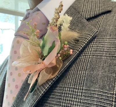 Delicate soft rose boutonniere in pink, beige & peach hues
