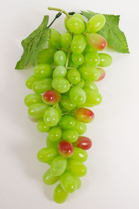 Grapes w/ green leaf