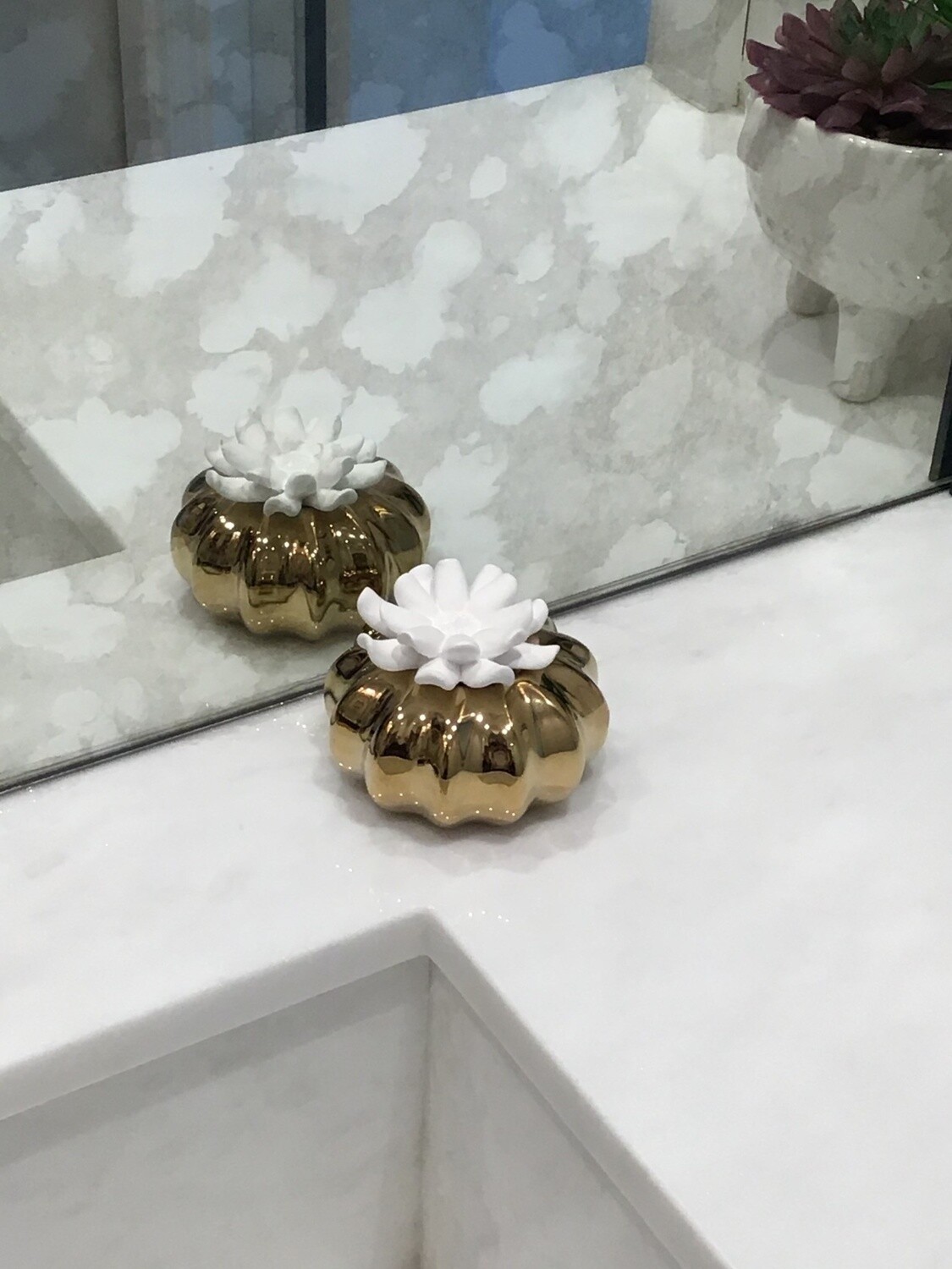 Gold Ruffled Diffuser w White Flower