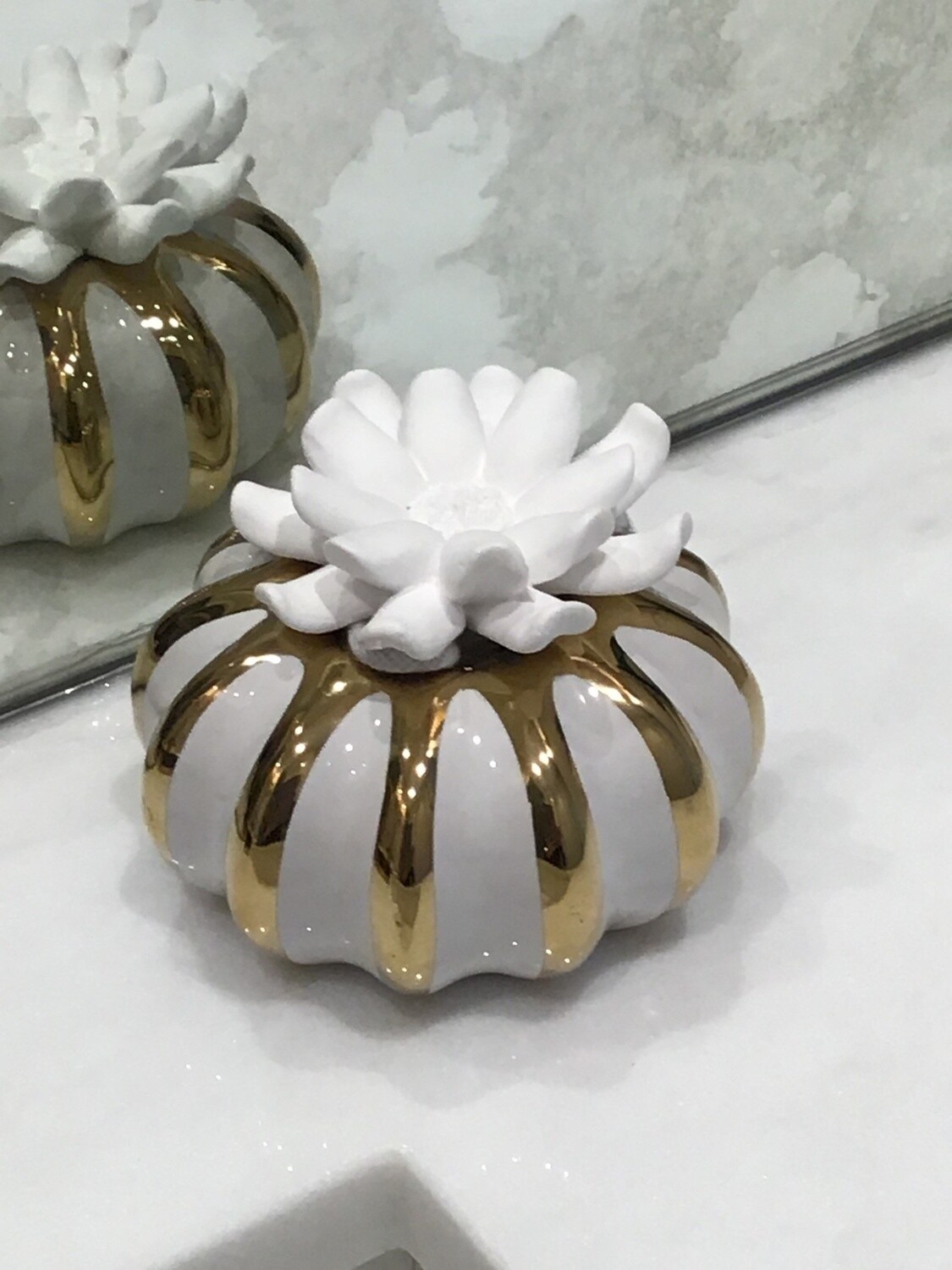 Gold & White Ruffled Diffuser w White Flower