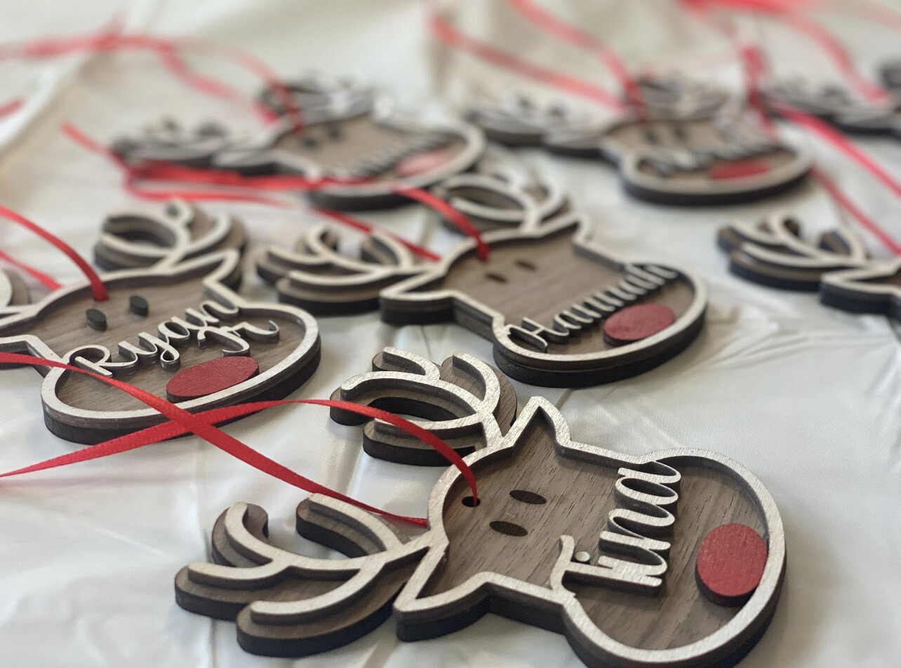 REINDEER WITH NAME LAYERED ORNAMENT