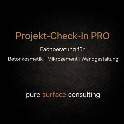Textgrafik auf dunklem Hintergrund mit der Aufschrift ‚Projekt-Check-In PRO – Fachberatung für Betonkosmetik, Mikrozement 