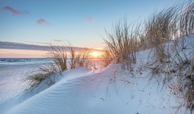 Zonsondergang door de zeereep - print op paneel