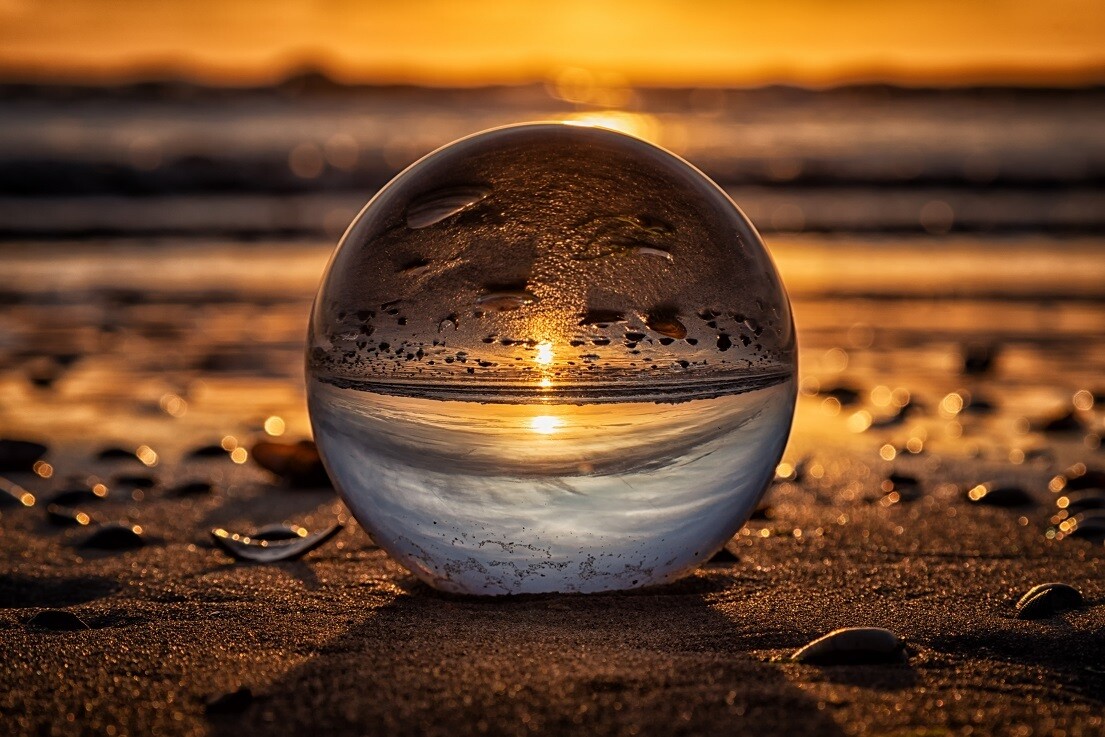 Glazen bol in het zand Zandvoort - print op paneel
