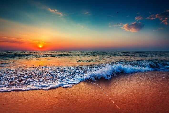 Zonsondergang aan de waterkant - print op canvas