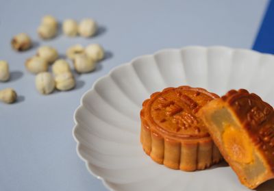 SAME MOON White Lotus Seed Paste Mooncake with Egg Yolk (Box of 4) 一個月亮｜白蓮蓉蛋黃月餅 (4件禮盒裝)