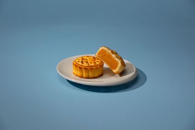 SAME MOON Custard Mooncake (Box of 2) 一個月亮｜ 奶黃月餅 (2件禮盒裝)