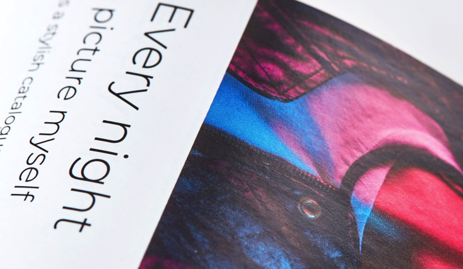 Vikta foldrar - Classic halvmatt - Mattbestruket - 
250 g/m²  med Soft touch Laminering