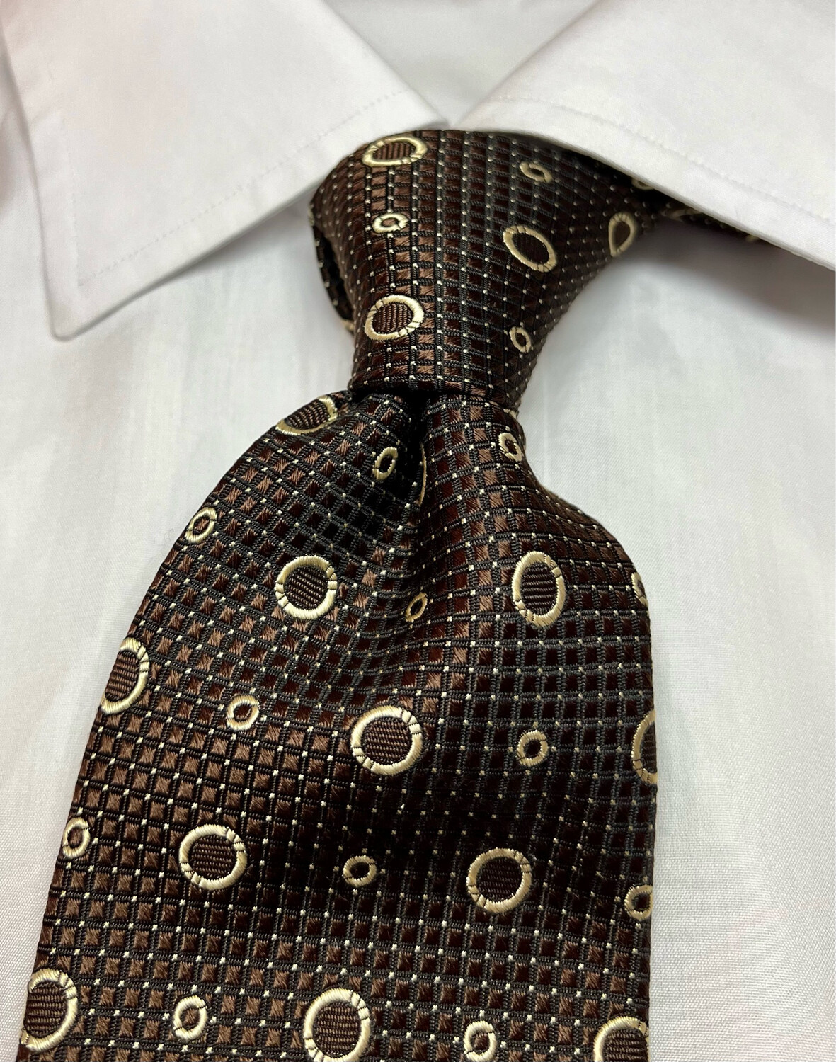 Cravatta seta 100% perfetta tinto in filo fondo marrone puntini e cerchi  oro tie silk Brown corbata elegante cerimonia