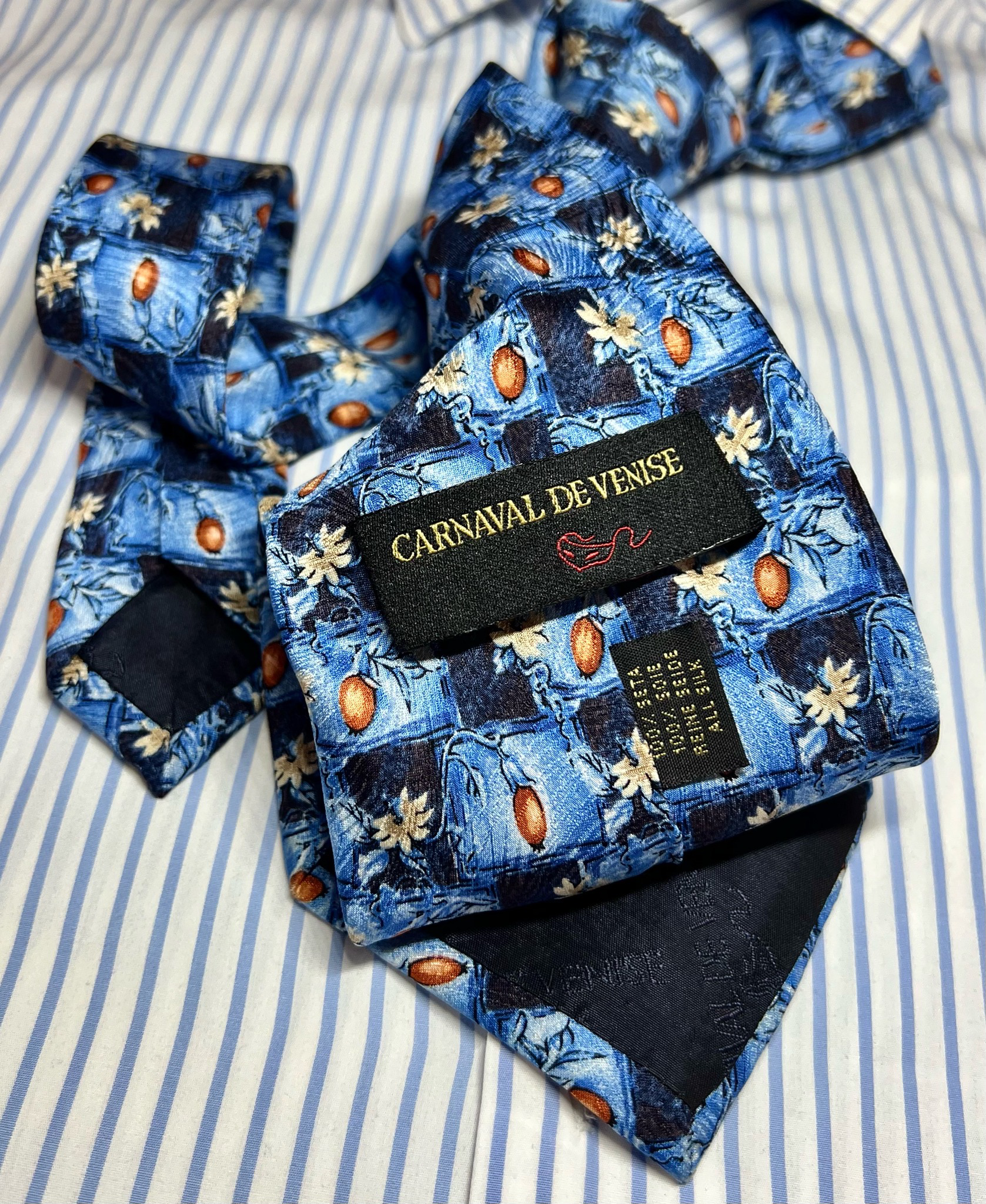 Cravatta Carnaval De Venise tessuto jaquard fantasia fiori fondo blu e  azzurro tie silk corbata man vintage Style uomo