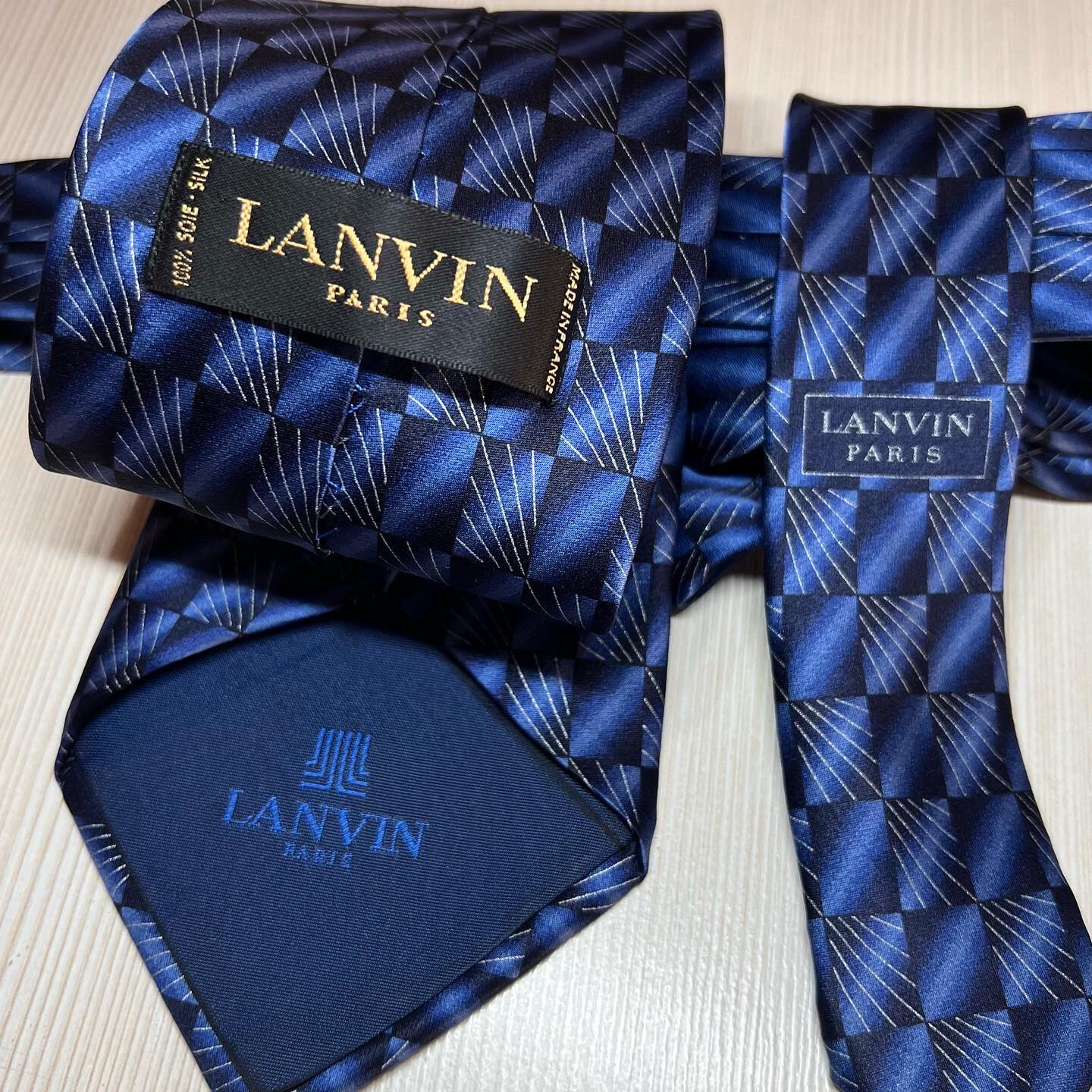 Cravatta Lanvin Paris seta 100% blu nero argento