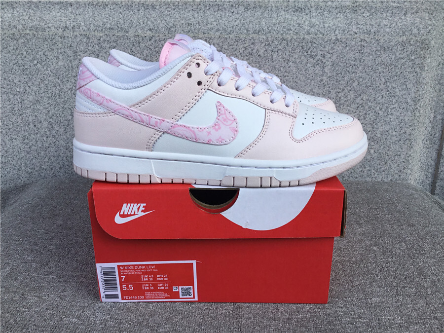 Dunk Low Blush