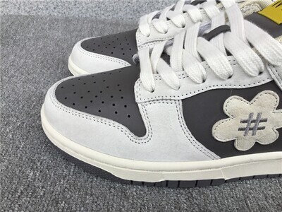 Dunk Low Bees
