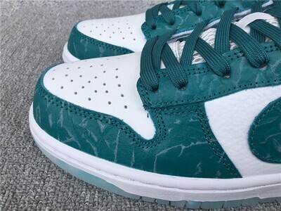 Dunk Low Emerald