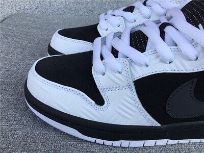 Dunk Low Skip