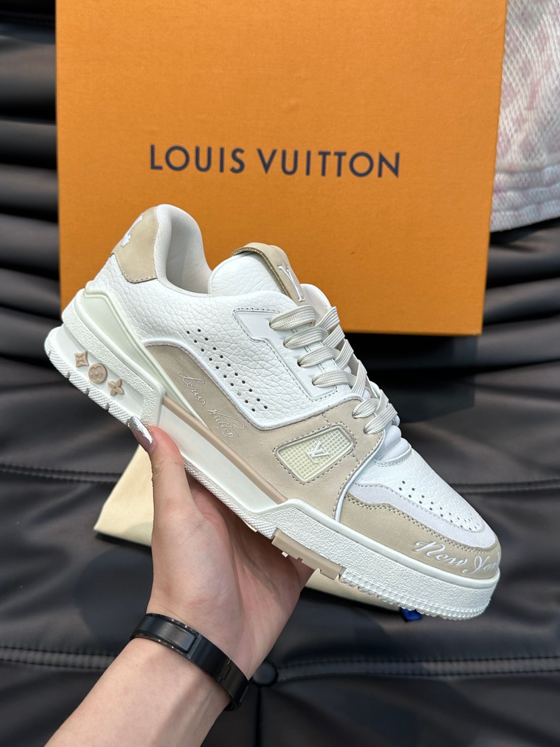 Louis Vuitton Trainer White &amp; Beige