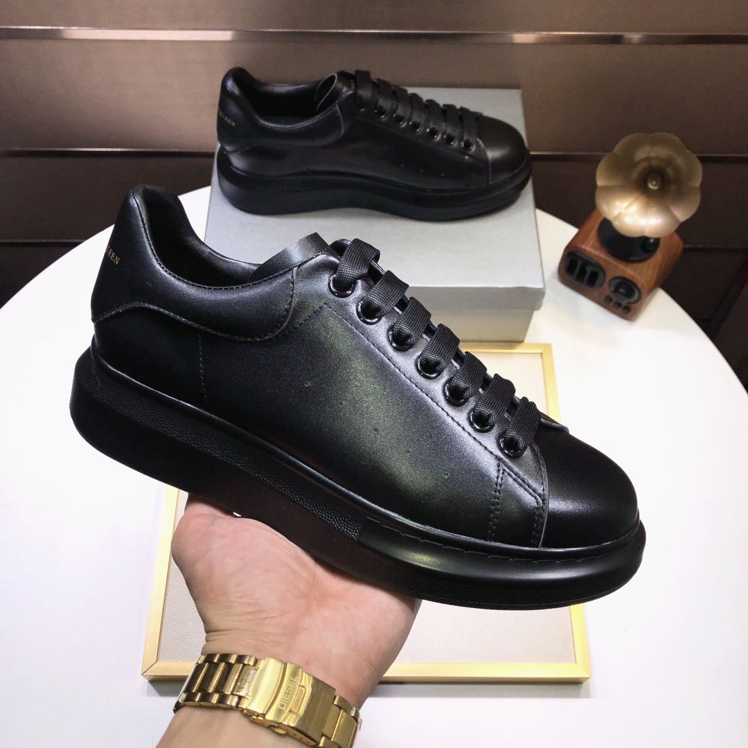 Alexnder McQueen Oversized All Black