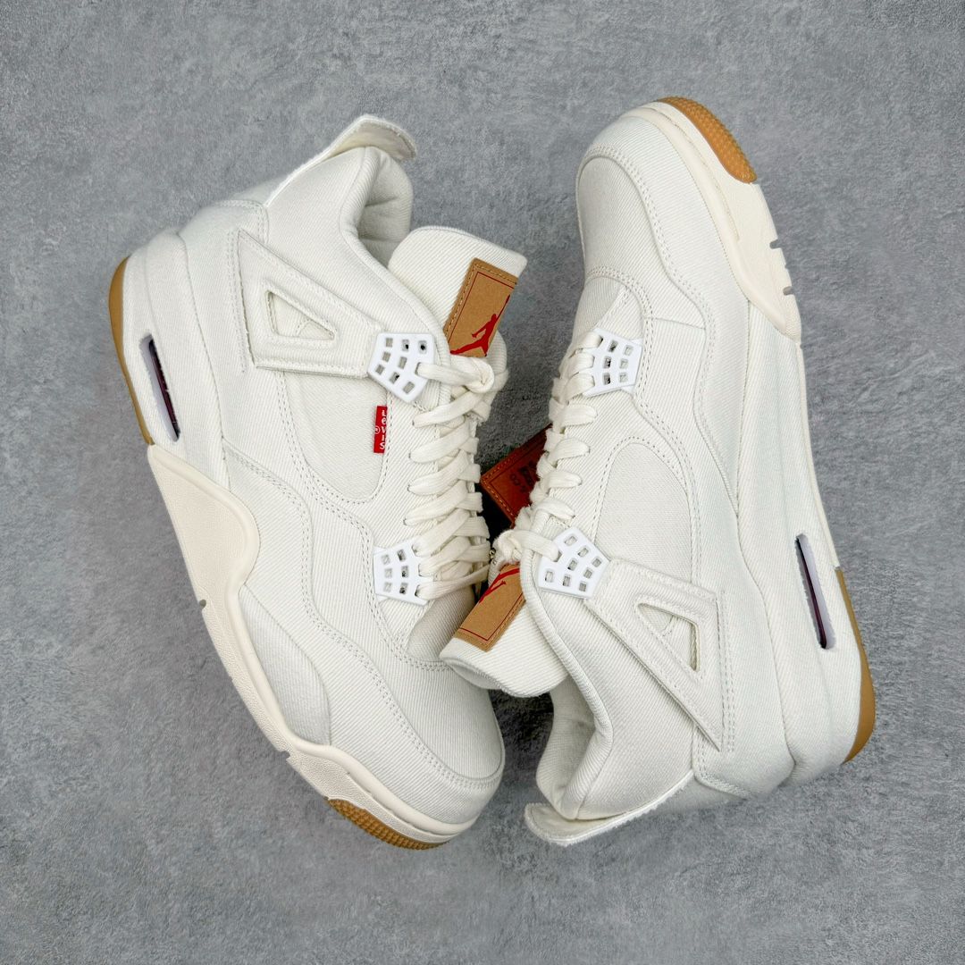 AJ4 Levi&#39;s White