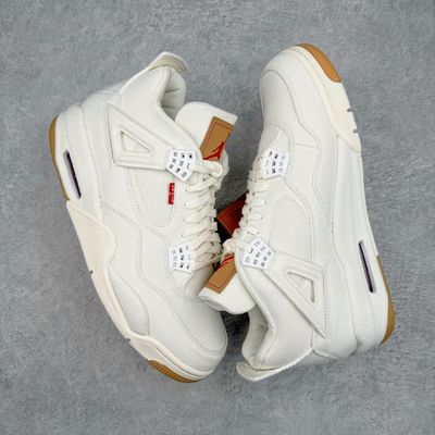 AJ4 Levi&#39;s White