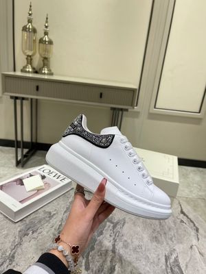 Alexndr McQueen Oversized Black Pearl