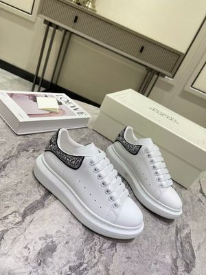 Alexndr McQueen Oversized Black Pearl