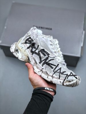 BLG Runners Graffiti