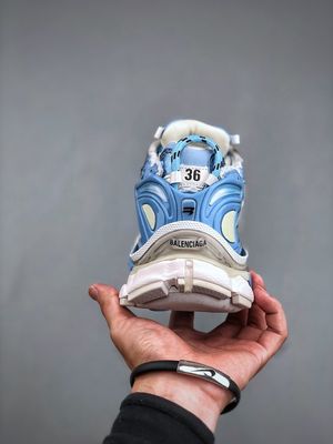 BLG Runners Sky