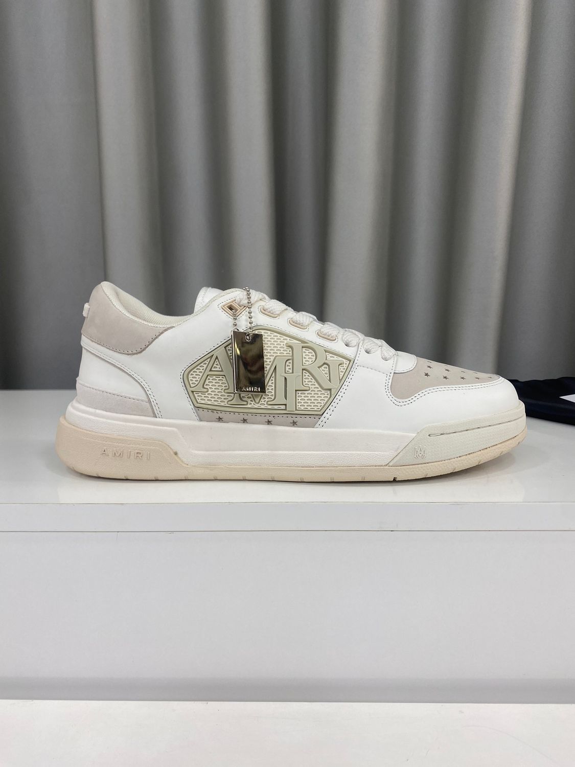 AM Low Top Cream Design