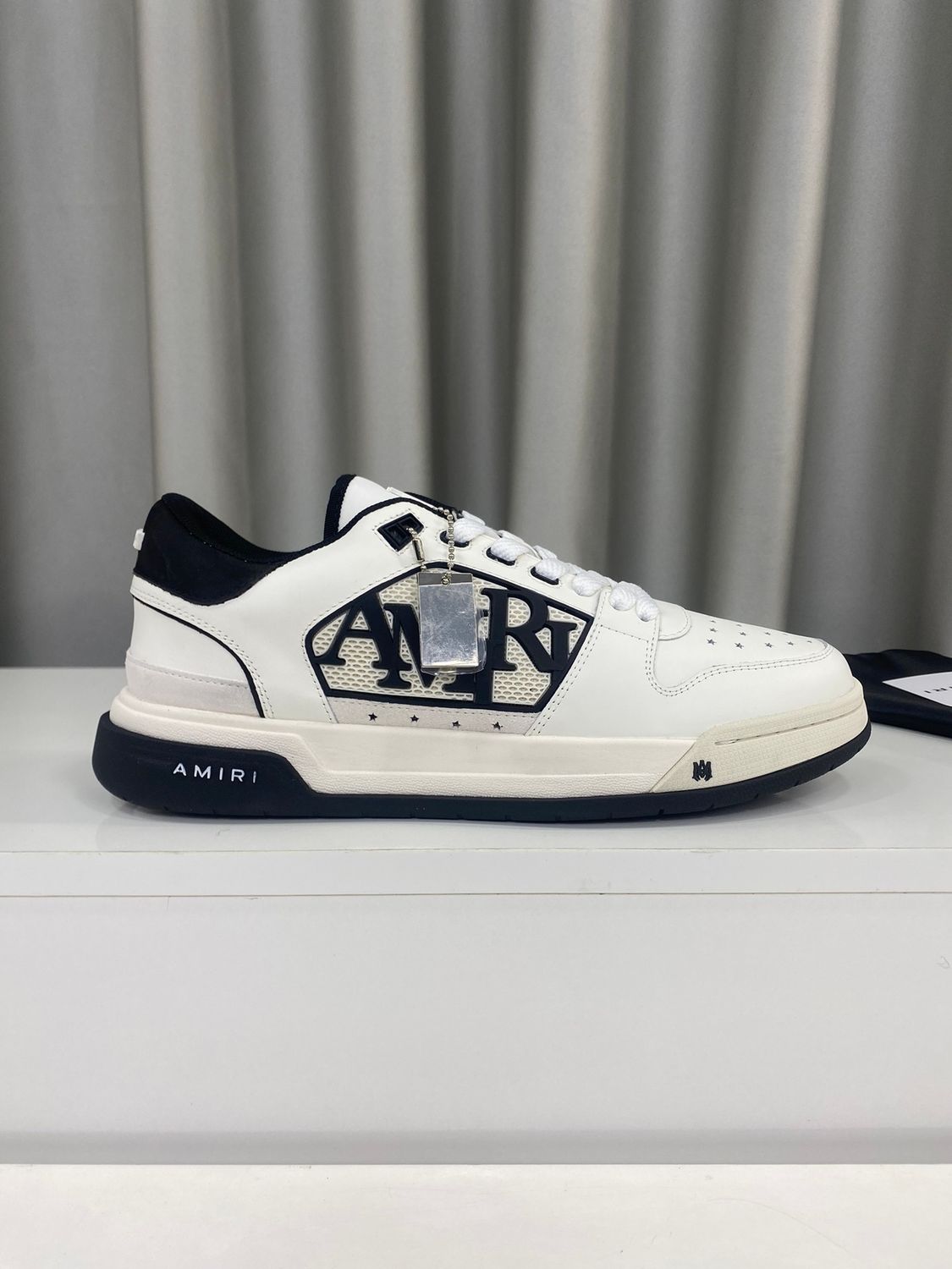 AM Low Top White BB