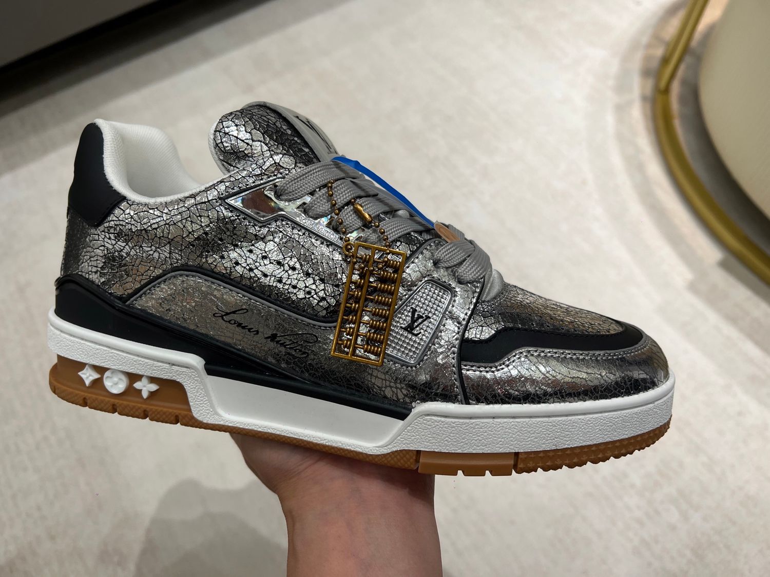 LV Trainer Gray Multi R