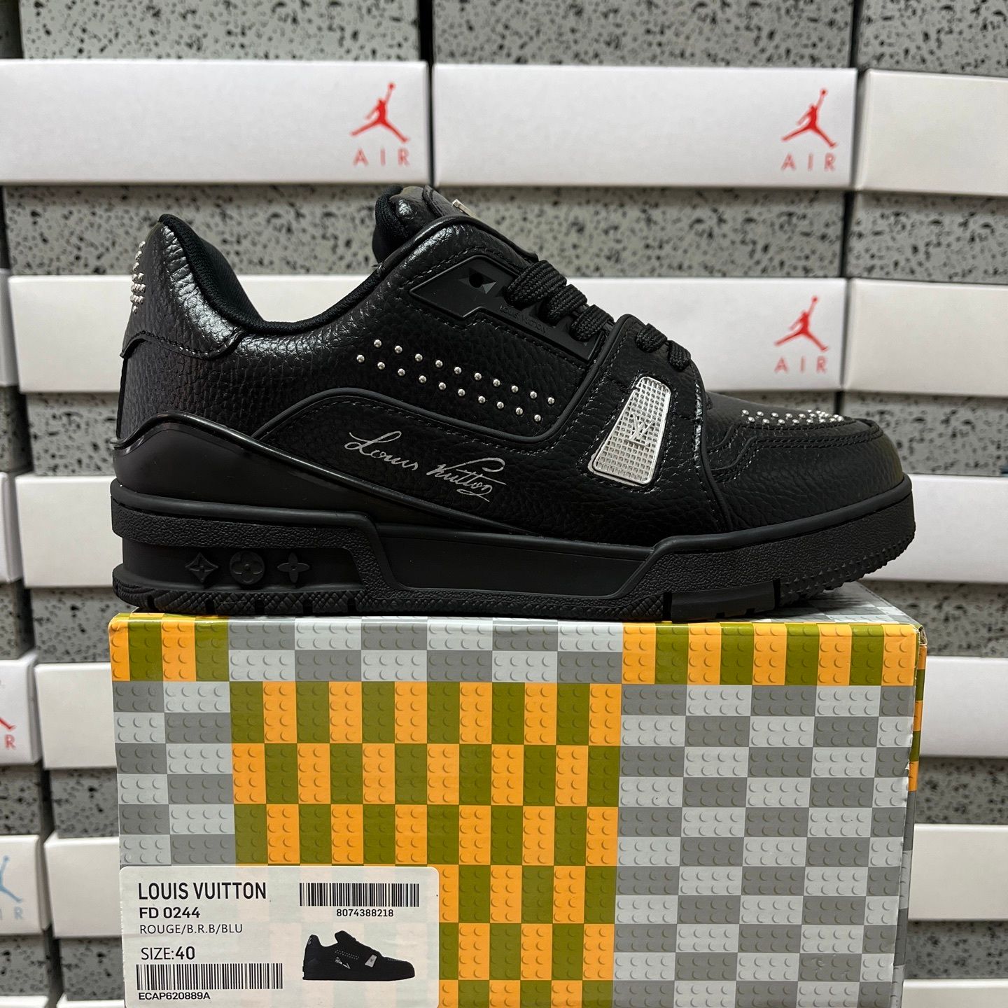 LV Trainer Black Multi R