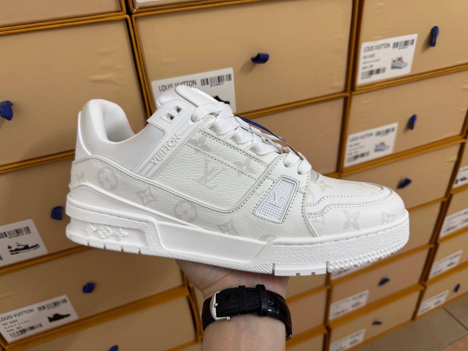 LV Trainer Full White Mult