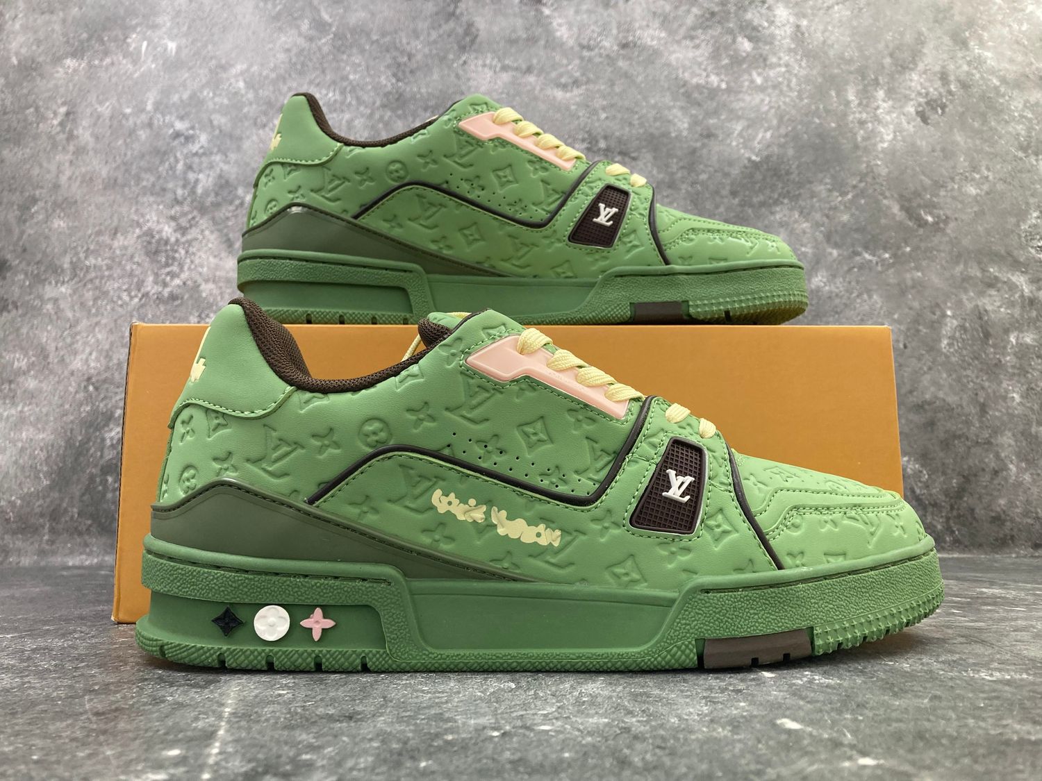 LV Green Trainer