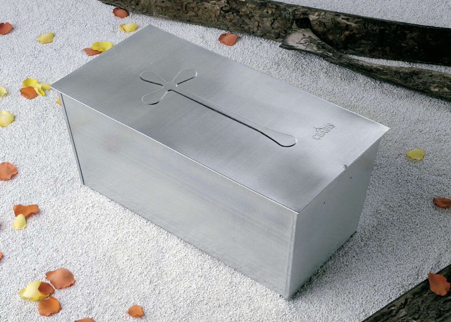 Cassetta ossario tipo conico con coperchio a slitta con croce Cassetta ossario tipo conico con coperchio a slitta con croce