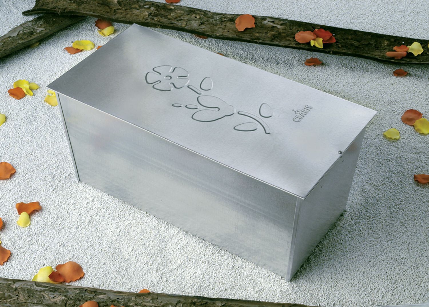 Cassetta ossario tipo conico con coperchio a slitta con fiore Cassetta ossario tipo conico con coperchio a slitta con fiore