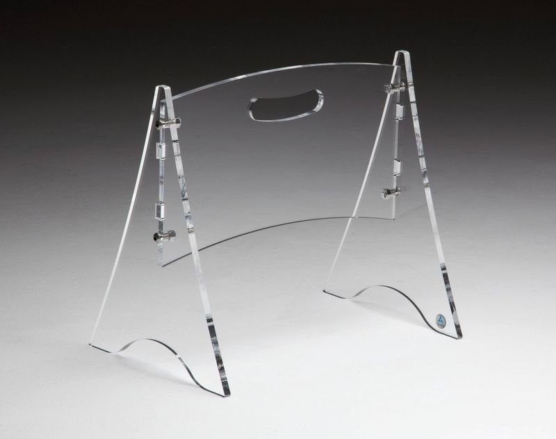 Cavalletto in plex per esposizione cofani Cavalletto in plex per esposizione cofani