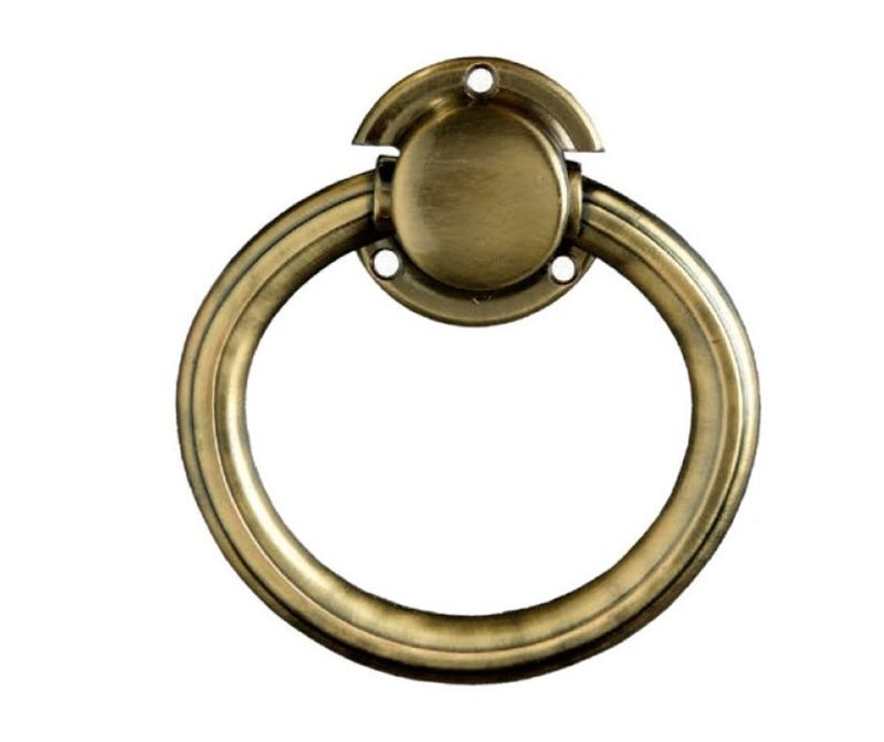 Maniglia di zama ad anello Epsilon finitura ottone anticato Maniglia di zama ad anello Epsilon finitura ottone anticato