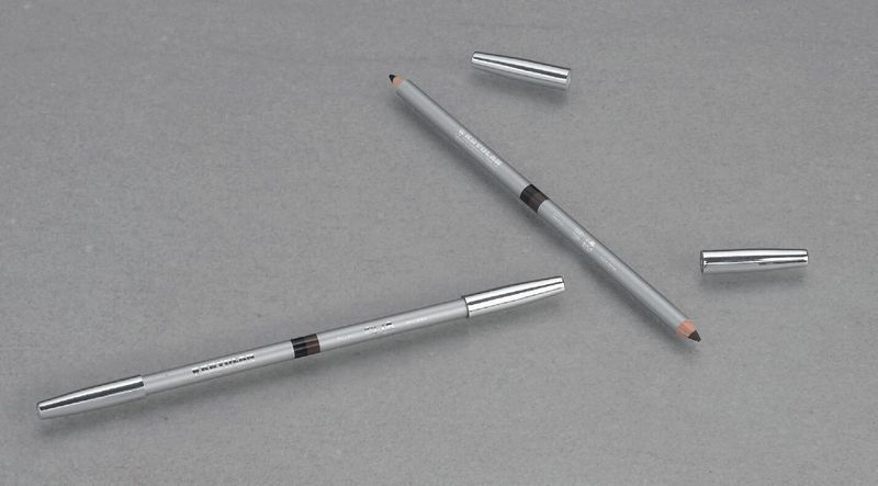 Matita nera e marrone Matita nera e marrone