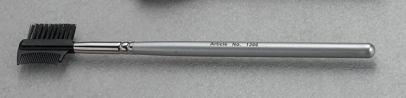 Pennello/pettine per sopracciglia barba e baffi Pennello/pettine per sopracciglia barba e baffi