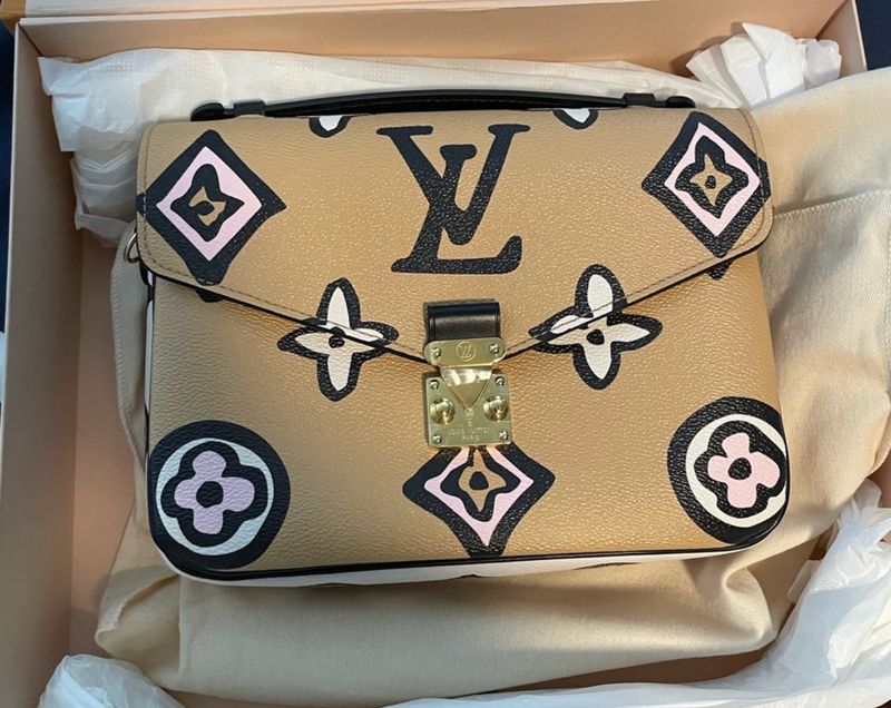Louis Vuitton Pochette Metis Monogram Wild At Heart Crossbody