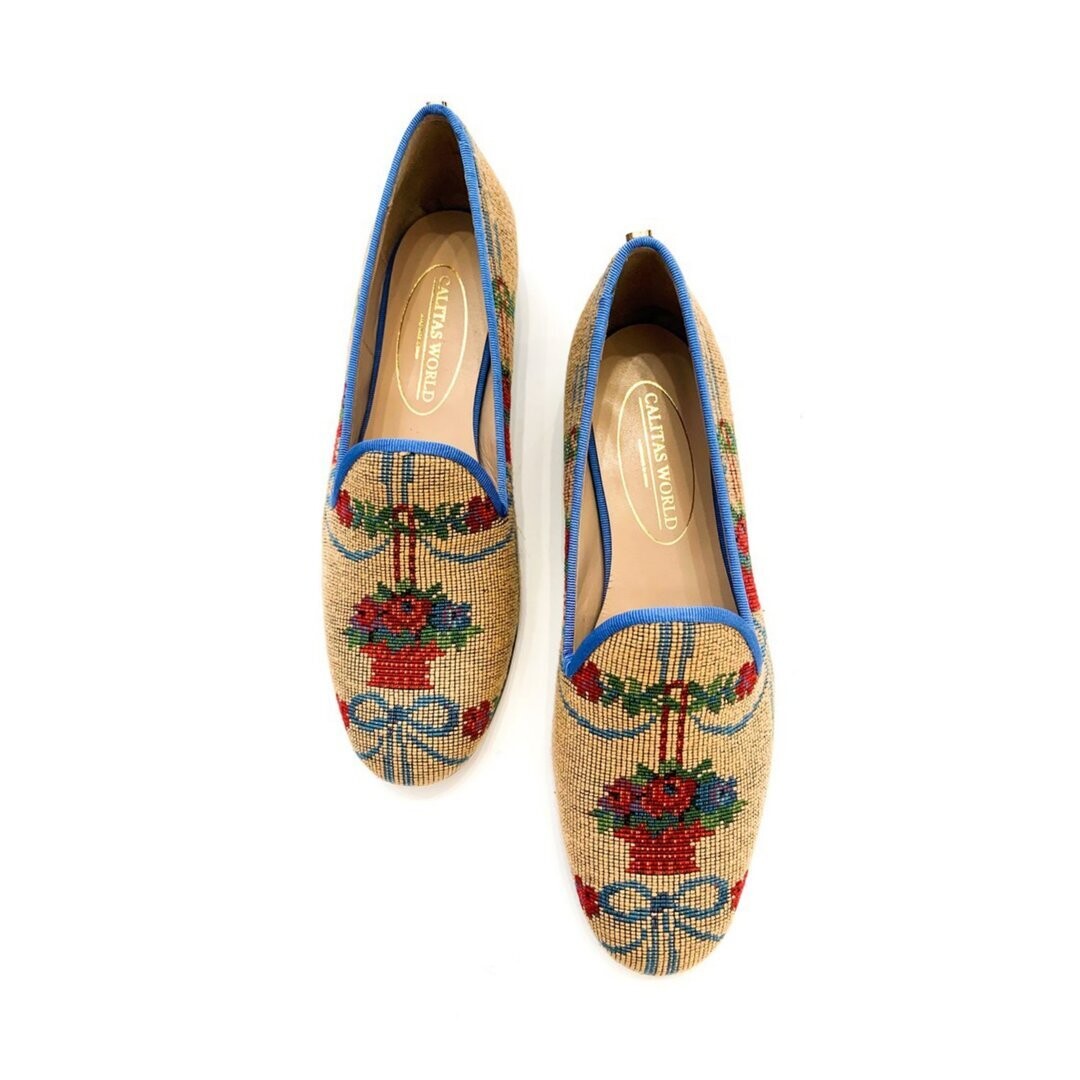 LOAFERS NEEDDLEPOINT, FLORES Y LAZOS, RIBETE AZUL