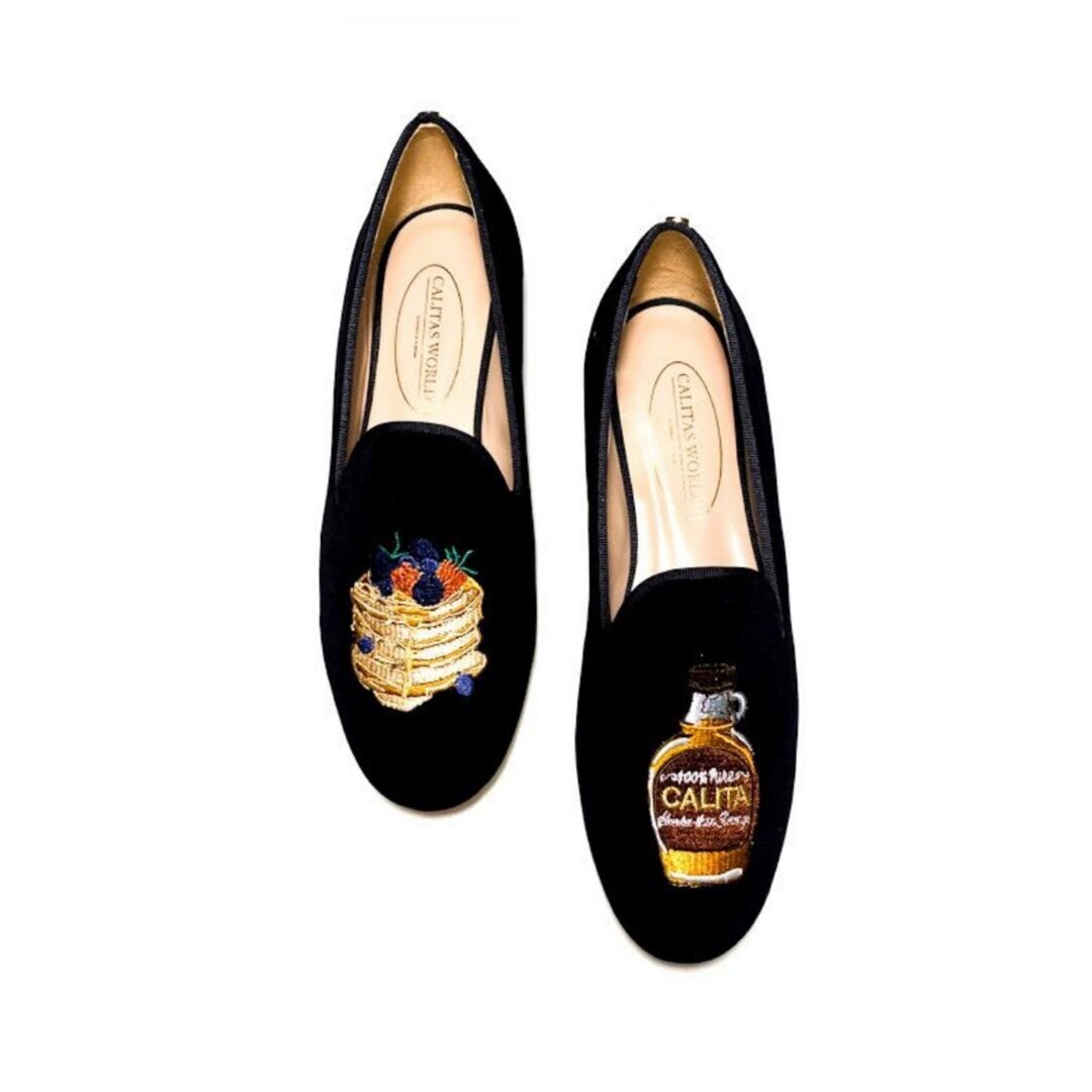 LOAFERS TERCIOPELO NEGRO, SPECIAL PANCAKES AND MAPLE SYRUP